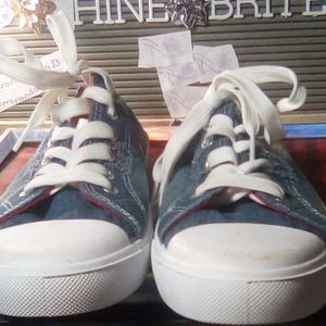 DENIM WOMEN SIZE 9 SHOES / Never worn